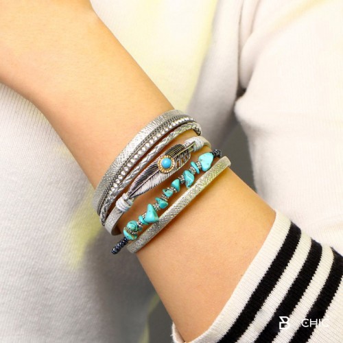 bracelet-chic-boheme-plume-perles