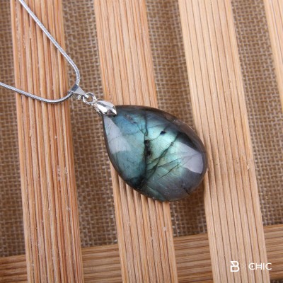 labradorite-pendentif-pierre-naturelle-esprit-karma-chance-protection-yoga