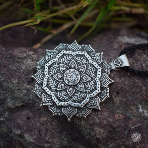 pendentif-mandala-karma-yoga-zen